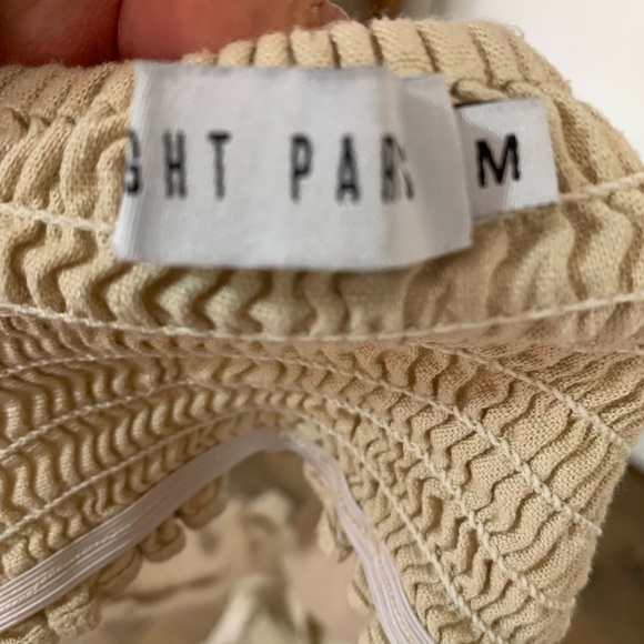 Eight Paris Two Piece Linen Pants and Front knot Top - Picture 2 of 4